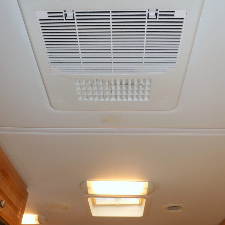 2009 SIESTA 21BC Class-B+ by Four Winds, Ford V-8, Low Miles!-Image