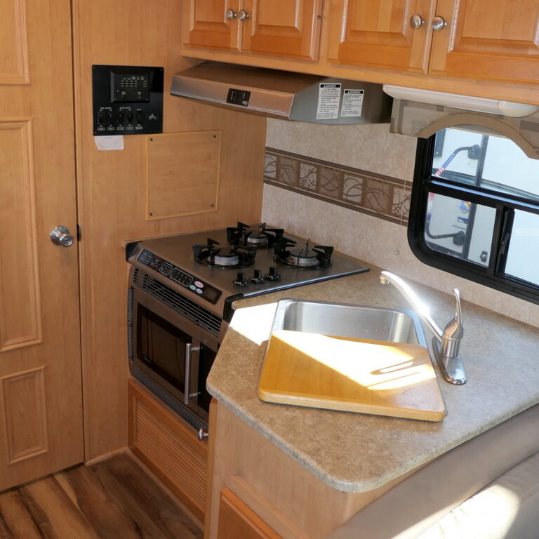 2009 SIESTA 21BC Class-B+ by Four Winds, Ford V-8, Low Miles!-Image