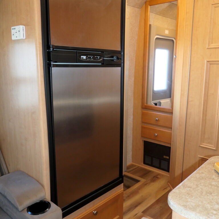 2009 SIESTA 21BC Class-B+ by Four Winds, Ford V-8, Low Miles!-Image