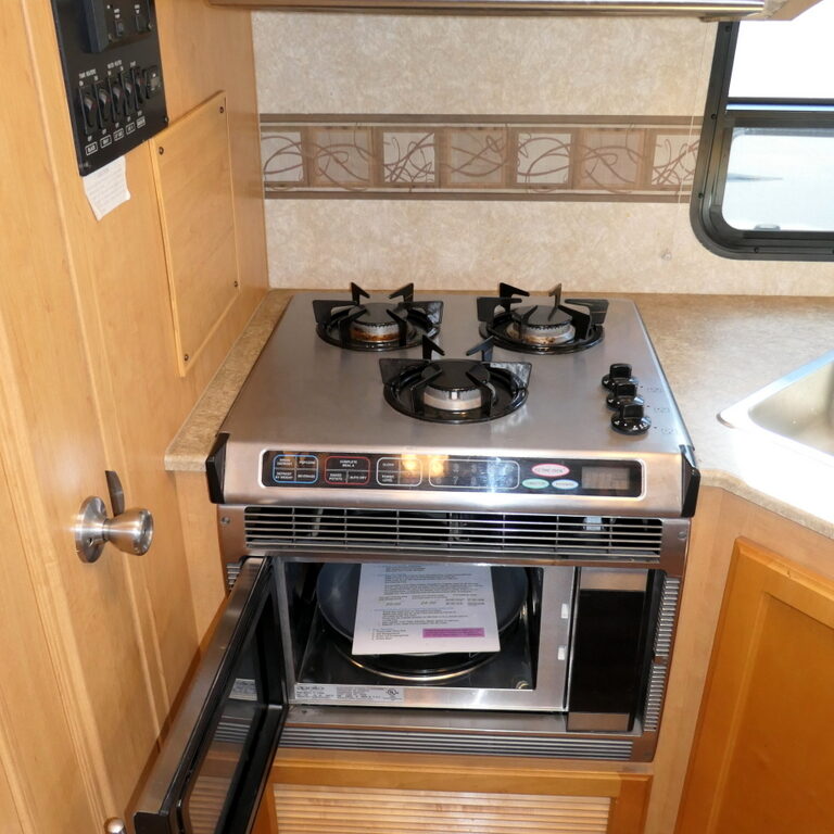 2009 SIESTA 21BC Class-B+ by Four Winds, Ford V-8, Low Miles!-Image