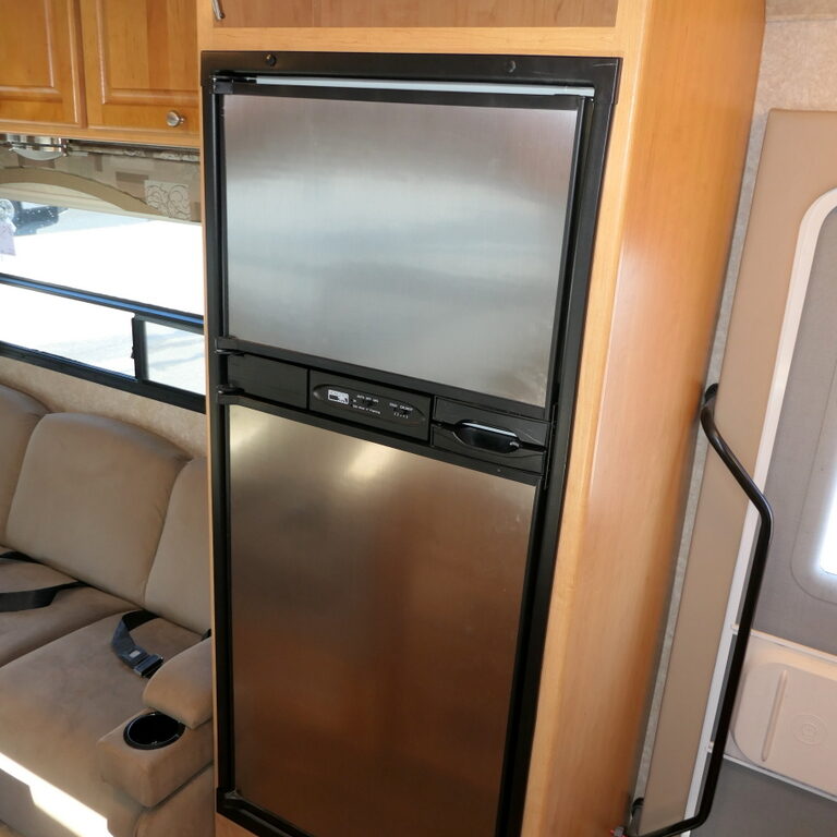 2009 SIESTA 21BC Class-B+ by Four Winds, Ford V-8, Low Miles!-Image