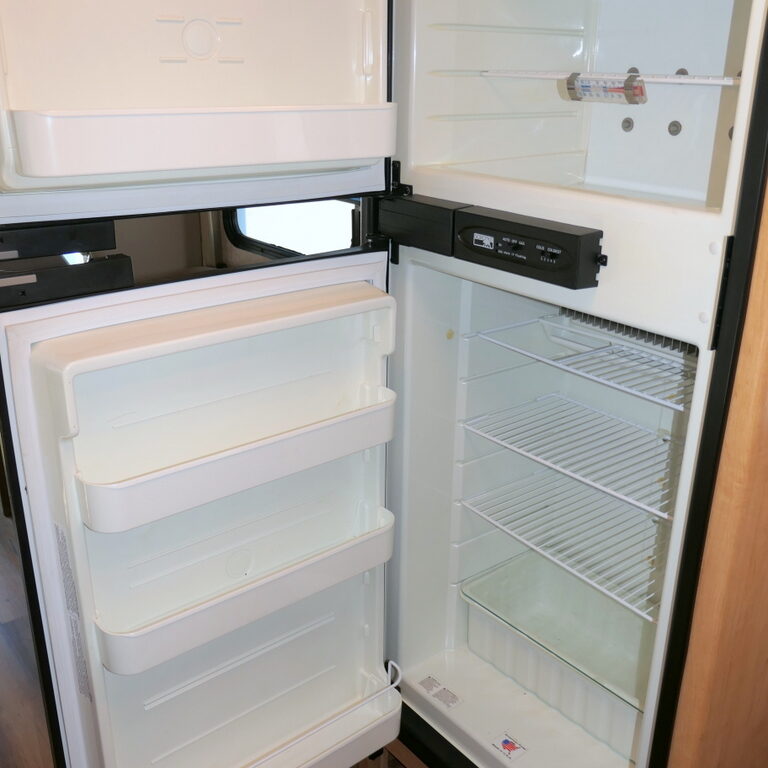 2009 SIESTA 21BC Class-B+ by Four Winds, Ford V-8, Low Miles!-Image