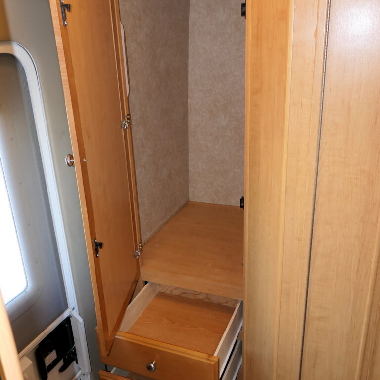 2009 SIESTA 21BC Class-B+ by Four Winds, Ford V-8, Low Miles!-Image