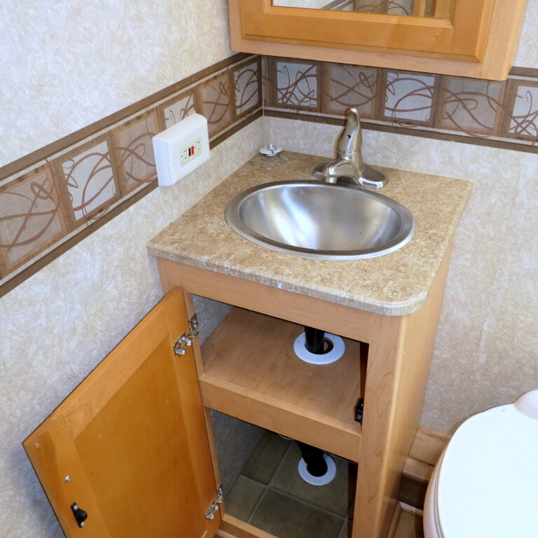 2009 SIESTA 21BC Class-B+ by Four Winds, Ford V-8, Low Miles!-Image