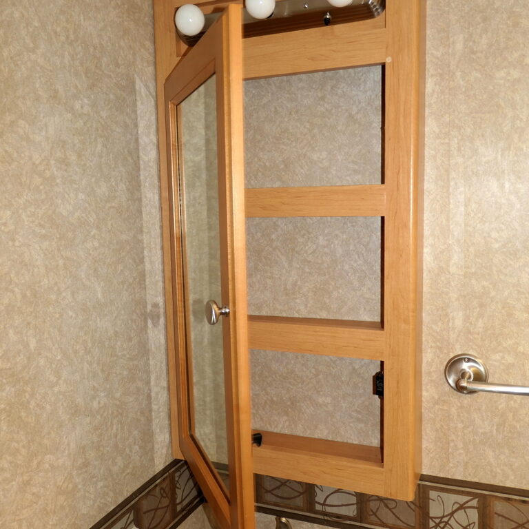 2009 SIESTA 21BC Class-B+ by Four Winds, Ford V-8, Low Miles!-Image