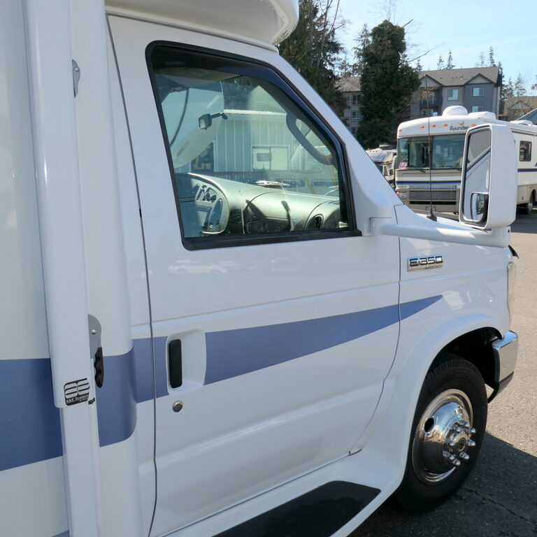 2009 SIESTA 21BC Class-B+ by Four Winds, Ford V-8, Low Miles!-Image