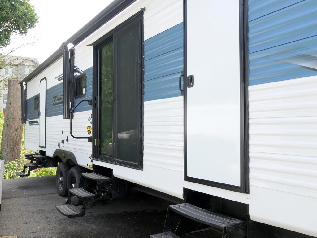 2024 CrossRoads ZINGER 390DB Travel Trailer, Two Bed-Two Bath, 3-Slide-Outs-Image