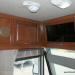 2002 Fleetwood SOUTHWIND 32V Class-A, Slide-Out, 5.5K Generator-Thumbnail
