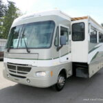 2002 Fleetwood SOUTHWIND 32V Class-A, Slide-Out, 5.5K Generator-Thumbnail