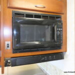 2002 Fleetwood SOUTHWIND 32V Class-A, Slide-Out, 5.5K Generator-Thumbnail