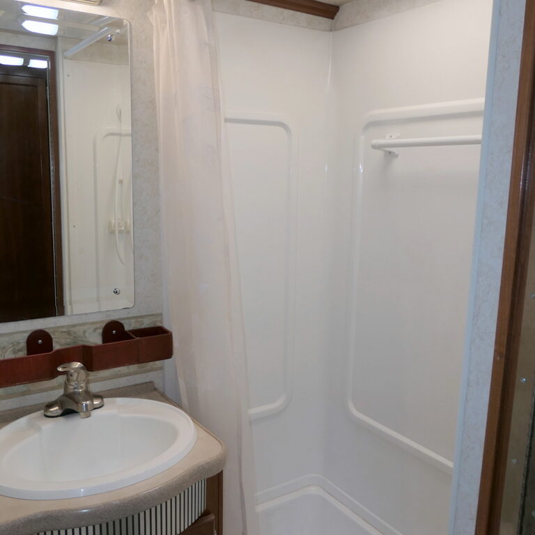 2002 Fleetwood SOUTHWIND 32V Class-A, Slide-Out, 5.5K Generator-Image