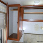 2002 Fleetwood SOUTHWIND 32V Class-A, Slide-Out, 5.5K Generator-Thumbnail