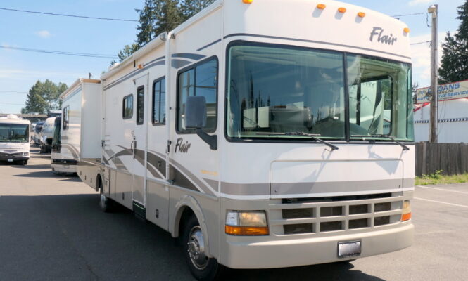 2003 Fleetwood FLAIR 33R Class-A, 2-Slide-Outs, Very LOW Miles-Image