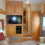 2006 EAGLE 323RKS 5th Wheel, By Jayco, 2-Slide-Outs, Rear Kitchen-Thumbnail