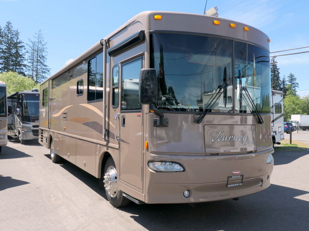 2007 Winnebago JOURNEY SE 36SG Bus, 2-Slide-Outs, Full Paint, Cummins 300HP-Image