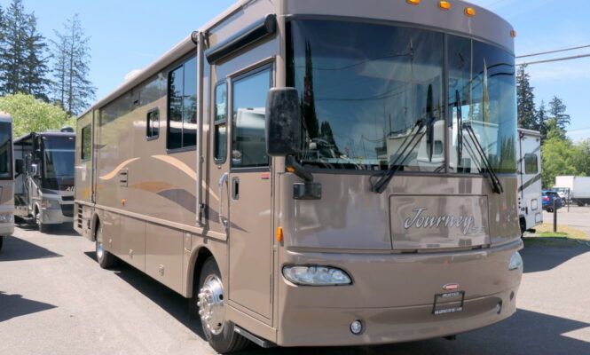 2007 Winnebago JOURNEY SE 36SG Bus, 2-Slide-Outs, Full Paint, Cummins 300HP-Image