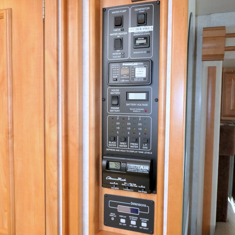 2007 Winnebago JOURNEY SE 36SG Bus, 2-Slide-Outs, Full Paint, Cummins 300HP-Image