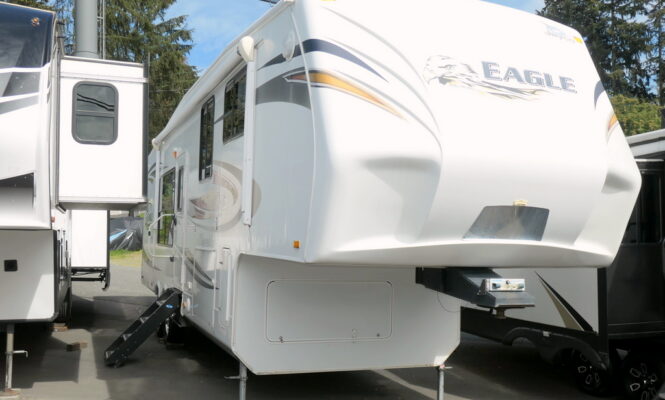 2011 Jayco EAGLE 313RKS 5th Wheel, 2-Slide-Outs, Polar Barrier-Image