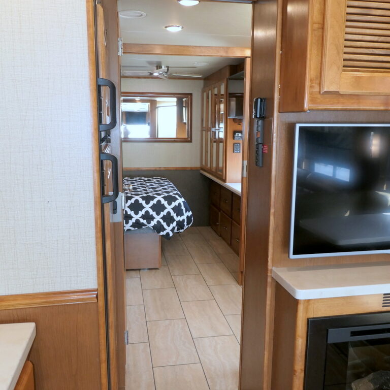 2016 OPEN ROAD 34TGA Class-A, by Tiffin Motorhomes, 3-Slide-Outs, Full Paint-Image