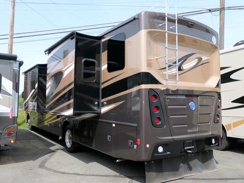 2016 Holiday Rambler VACATIONER 36DB Class-A, Full-Paint, 1-1/2 Baths, 3-Slide-Outs-Image