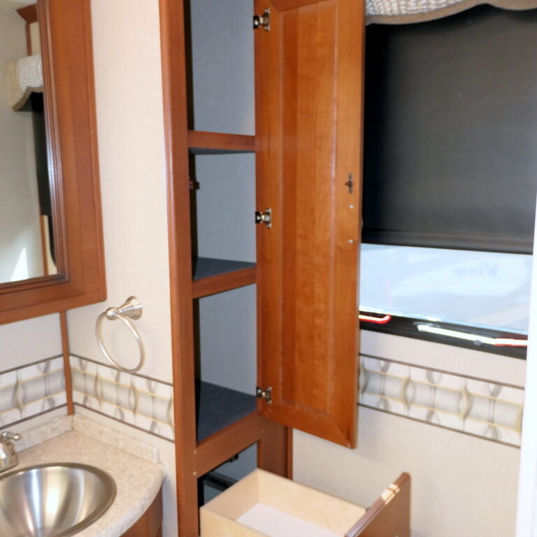 2016 Holiday Rambler VACATIONER 36DB Class-A, Full-Paint, 1-1/2 Baths, 3-Slide-Outs-Image