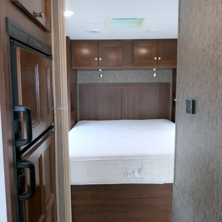 2018 SUNSEEKER 2650S Class-C by Forest River, 4~Seasons, Slide-Out-Image