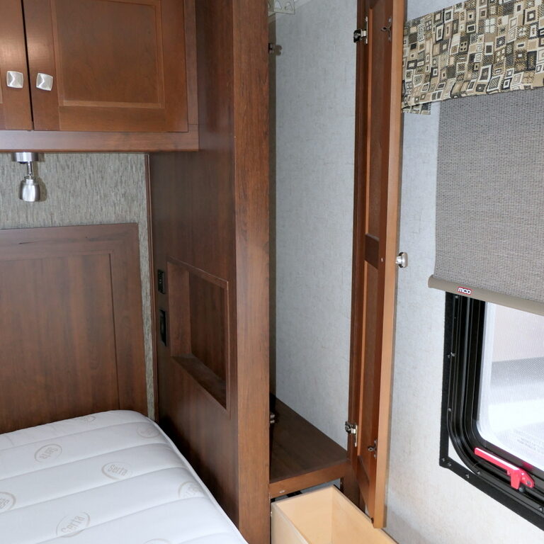 2018 SUNSEEKER 2650S Class-C by Forest River, 4~Seasons, Slide-Out-Image