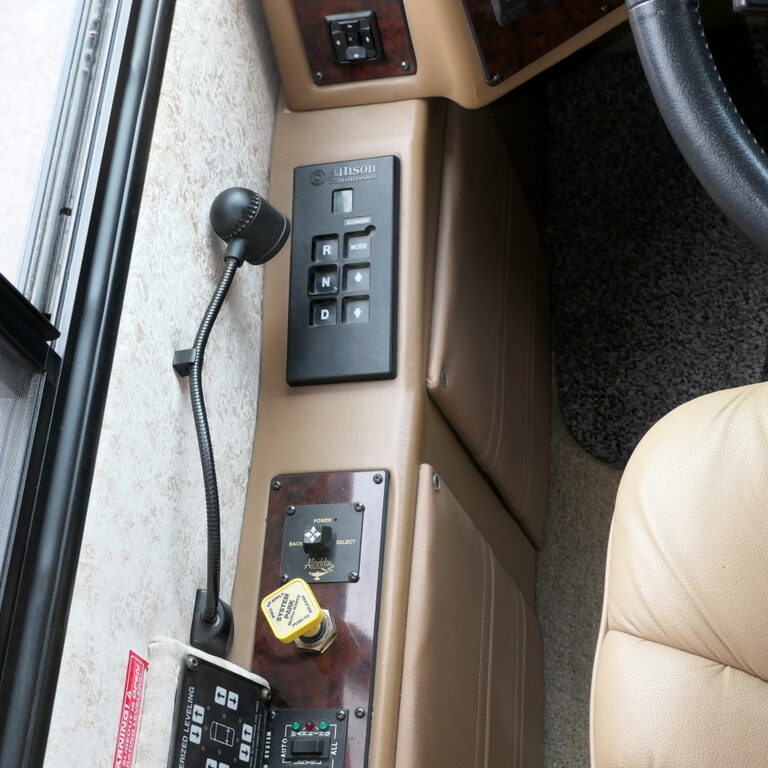 2004 BEAVER PATRIOT THUNDER 40 YORKTOWN BUS, 3-SLIDES, CATERPILLAR 505-HP-Image