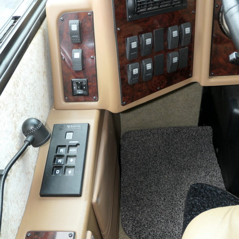 2004 BEAVER PATRIOT THUNDER 40 YORKTOWN BUS, 3-SLIDES, CATERPILLAR 505-HP-Image
