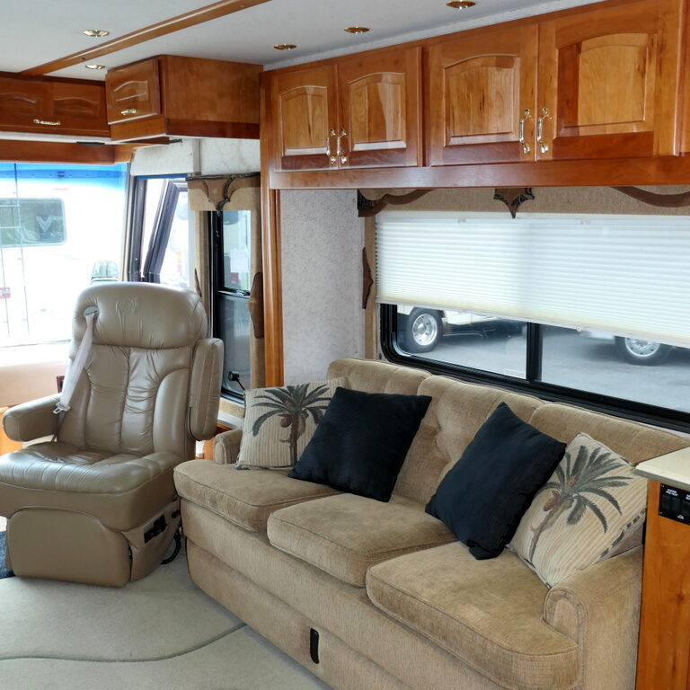 2004 BEAVER PATRIOT THUNDER 40 YORKTOWN BUS, 3-SLIDES, CATERPILLAR 505-HP-Image