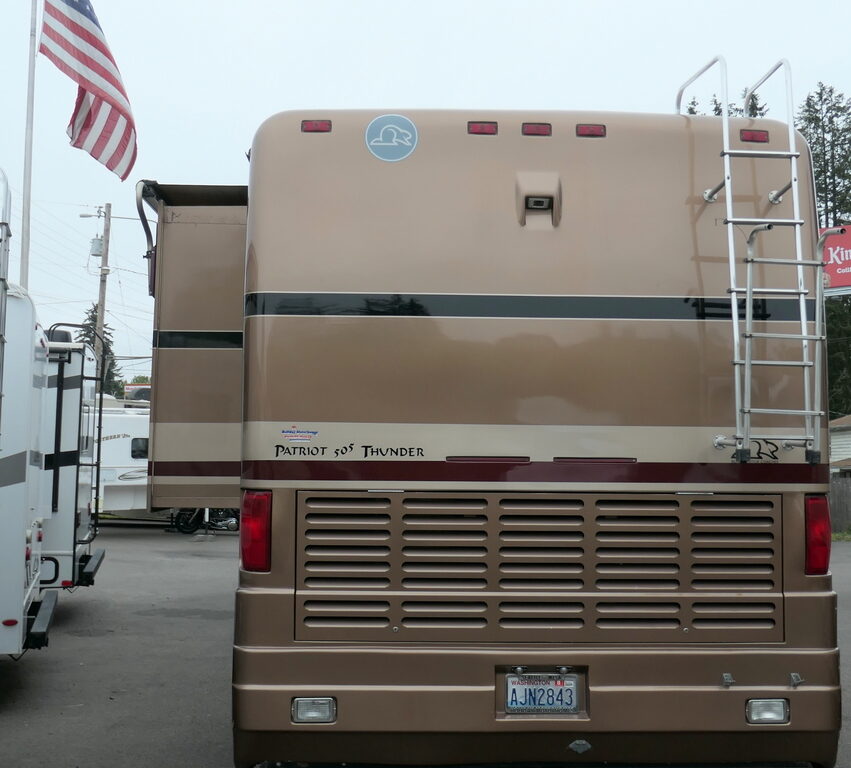 2004 BEAVER PATRIOT THUNDER 40 YORKTOWN BUS, 3-SLIDES, CATERPILLAR 505-HP-Image