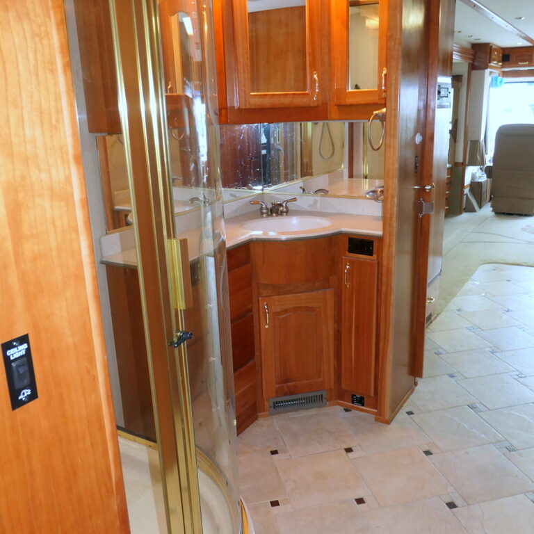 2004 BEAVER PATRIOT THUNDER 40 YORKTOWN BUS, 3-SLIDES, CATERPILLAR 505-HP-Image
