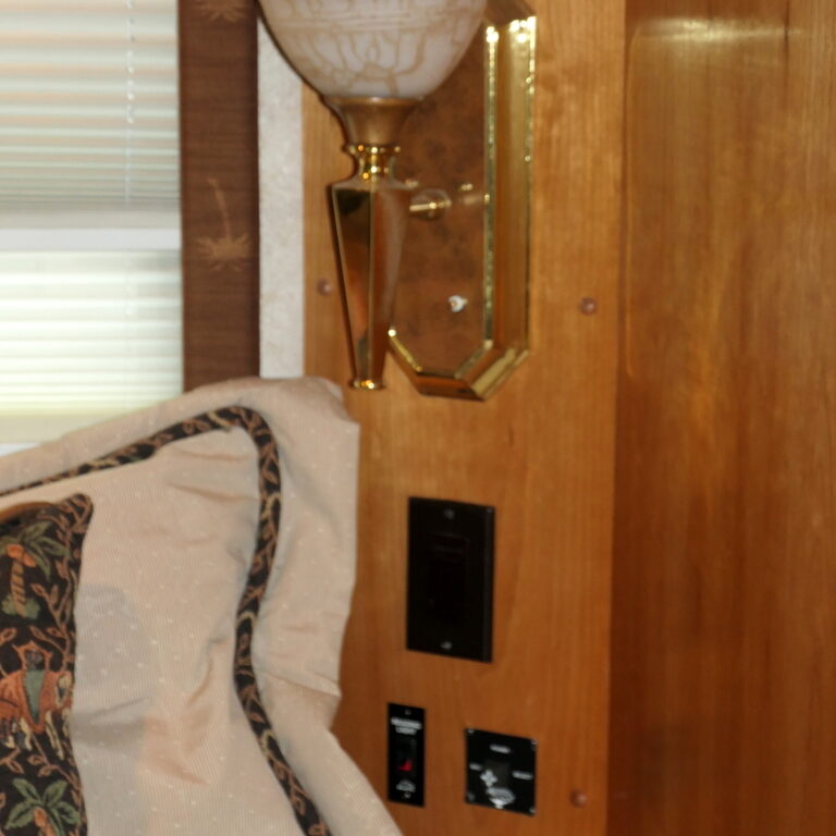 2004 BEAVER PATRIOT THUNDER 40 YORKTOWN BUS, 3-SLIDES, CATERPILLAR 505-HP-Image