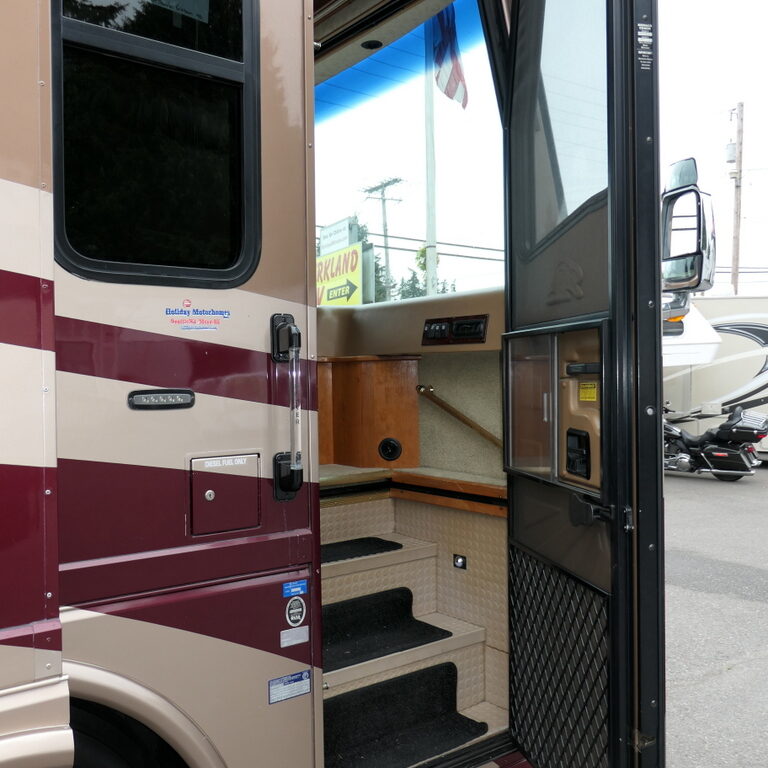 2004 BEAVER PATRIOT THUNDER 40 YORKTOWN BUS, 3-SLIDES, CATERPILLAR 505-HP-Image
