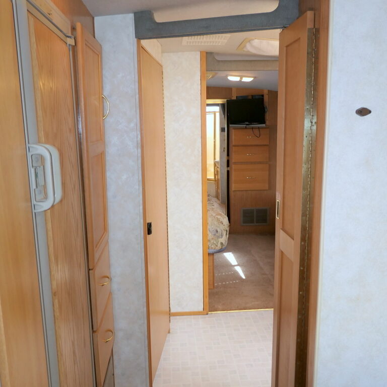 1998 Fleetwood SOUTHWIND 36Z Class-A, 2-Slide-Outs, Tag Axle, 5.5K Generator-Image