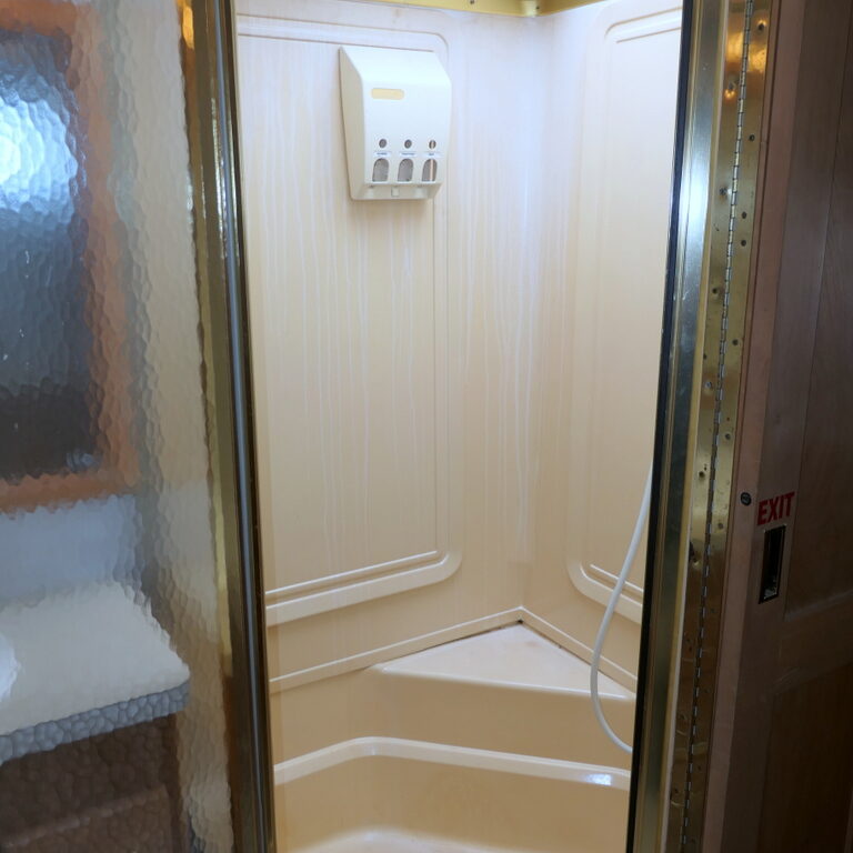 1998 Fleetwood SOUTHWIND 36Z Class-A, 2-Slide-Outs, Tag Axle, 5.5K Generator-Image