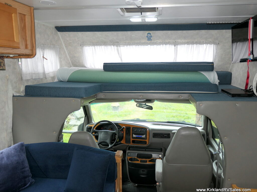 2001 Gulf Stream YELLOWSTONE Sport 253X Class-C, Sleeps-6, Non-Slide, Solar-Image