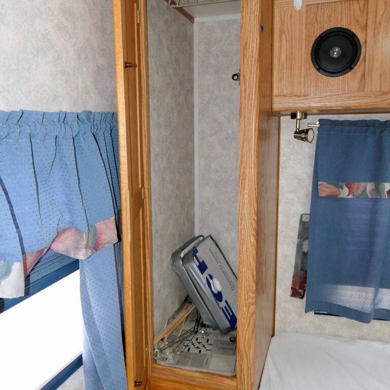 2001 Gulf Stream YELLOWSTONE Sport 253X Class-C, Sleeps-6, Non-Slide, Solar-Image