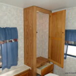 2001 Gulf Stream YELLOWSTONE Sport 253X Class-C, Sleeps-6, Non-Slide, Solar-Thumbnail