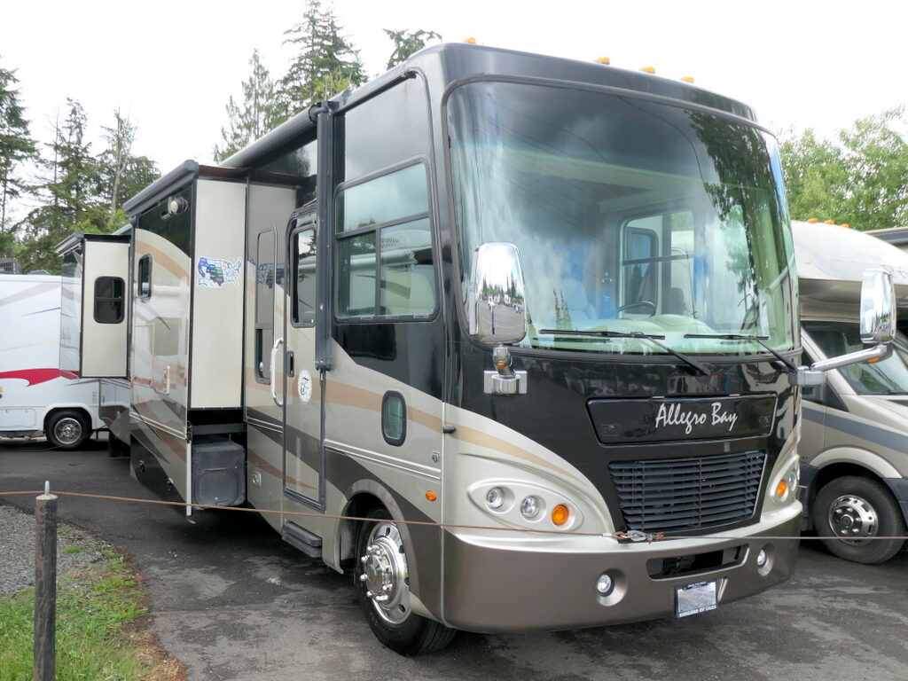 2009 Tiffin ALLEGRO BAY 35TSB Class-A, 3-Slide-Outs, 7K Generator, Full Body Paint-Image