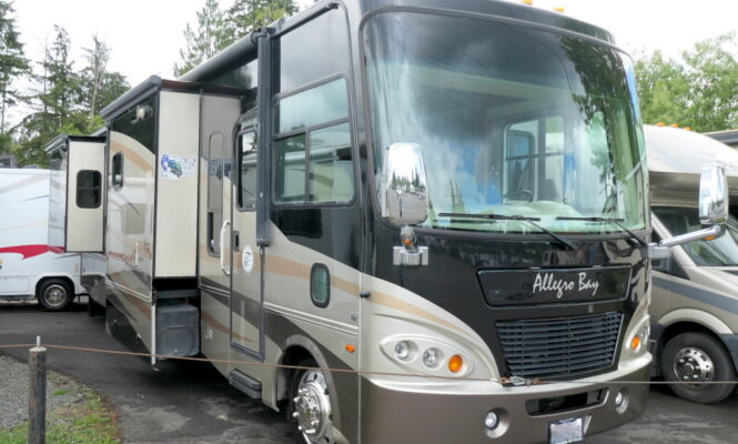 2009 Tiffin ALLEGRO BAY 35TSB Class-A, 3-Slide-Outs, 7K Generator, Full Body Paint-Image