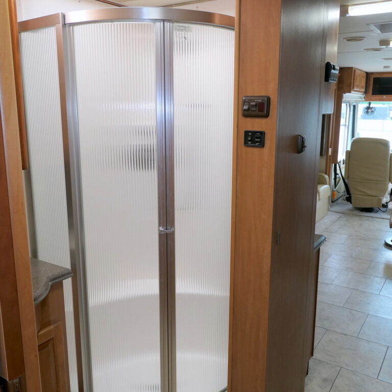 2009 Tiffin ALLEGRO BAY 35TSB Class-A, 3-Slide-Outs, 7K Generator, Full Body Paint-Image