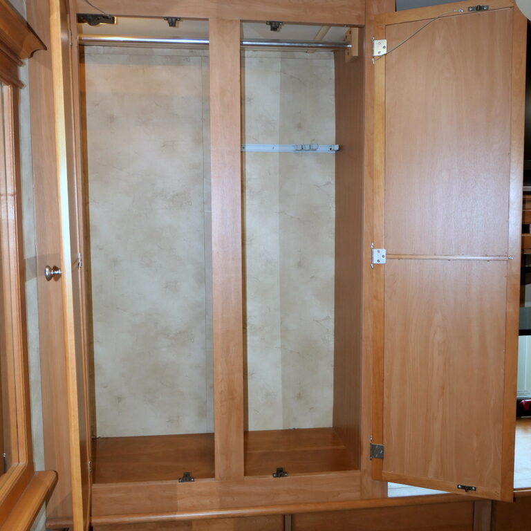 2009 Tiffin ALLEGRO BAY 35TSB Class-A, 3-Slide-Outs, 7K Generator, Full Body Paint-Image