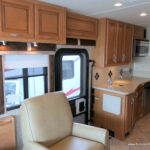 2013 Fleetwood SOUTHWIND 32VS Class-A, 2-Slide-Outs, Full Body Paint, Low Miles!-Thumbnail