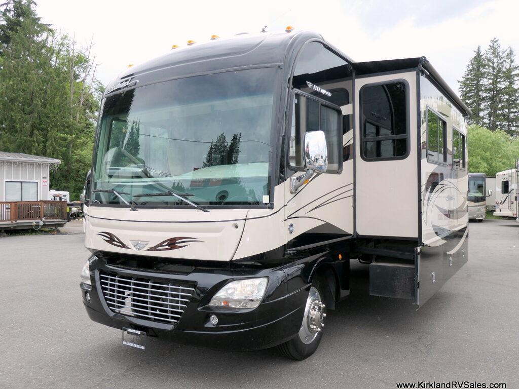 2013 Fleetwood SOUTHWIND 32VS Class-A, 2-Slide-Outs, Full Body Paint, Low Miles!-Image