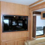 2013 Fleetwood SOUTHWIND 32VS Class-A, 2-Slide-Outs, Full Body Paint, Low Miles!-Thumbnail