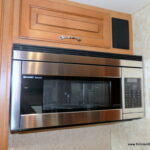 2013 Fleetwood SOUTHWIND 32VS Class-A, 2-Slide-Outs, Full Body Paint, Low Miles!-Thumbnail