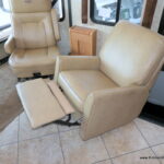 2013 Fleetwood SOUTHWIND 32VS Class-A, 2-Slide-Outs, Full Body Paint, Low Miles!-Thumbnail