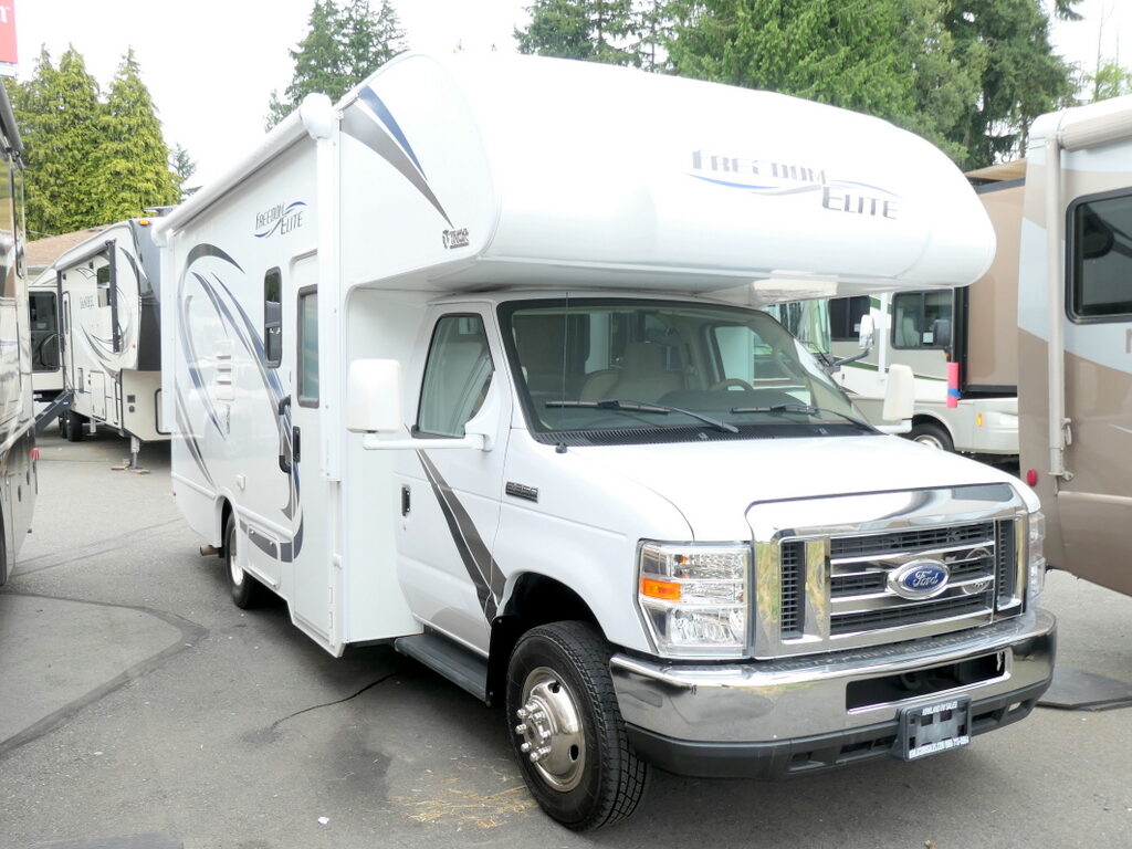 2018 Thor FREEDOM ELITE 22FE Class-C, Slide-Out, Low Miles, Sleeps-6-Image