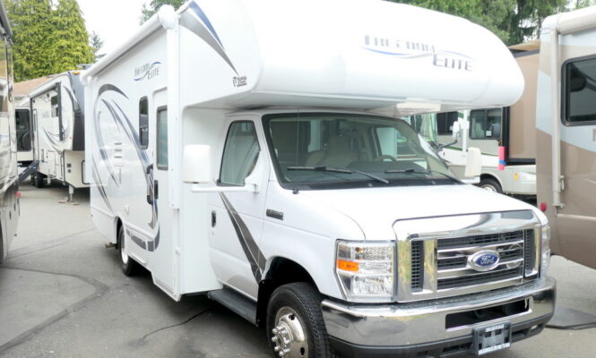 2018 Thor FREEDOM ELITE 22FE Class-C, Slide-Out, Low Miles, Sleeps-6-Image